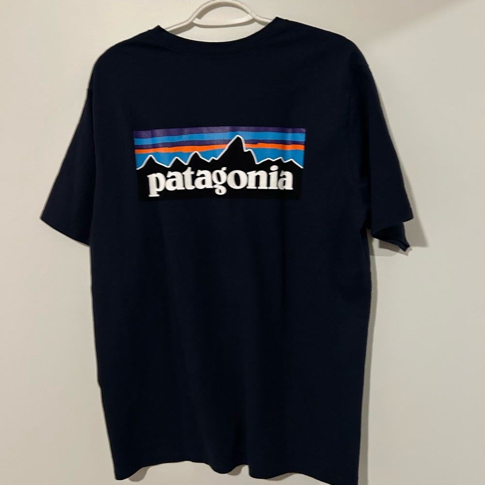 Patagonia Men's Short Sleeve Tee in Navy